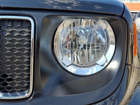 Used 2020 Jeep Renegade Latitude image 9