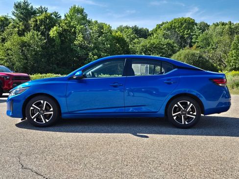 Used 2024 Nissan Sentra SV FWD image 2