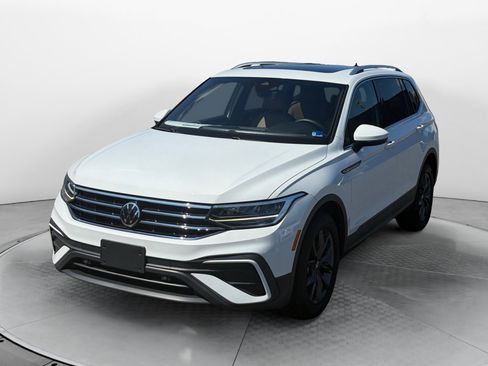 Used 2022 Volkswagen Tiguan SE AWD/4WD image 3