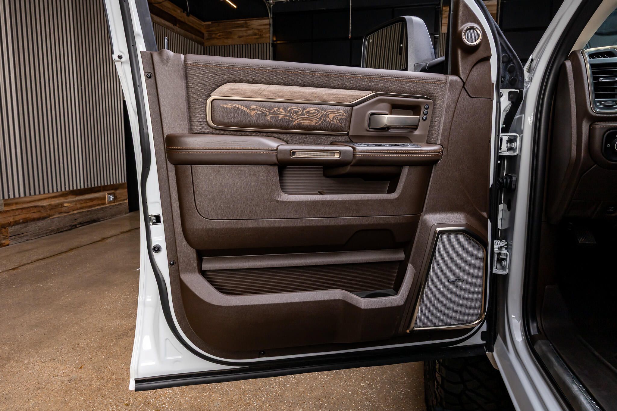 Used 2026 RAM 2500 Limited AWD/4WD image 37