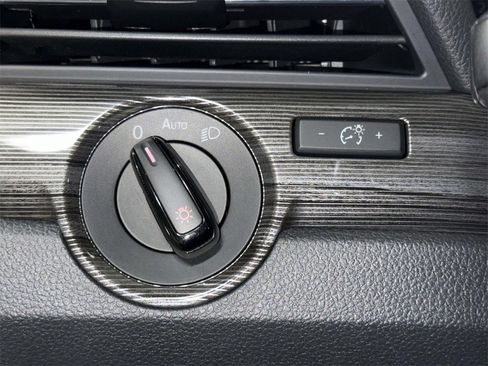 Used 2020 Volkswagen Passat 2.0T R-Line image 27