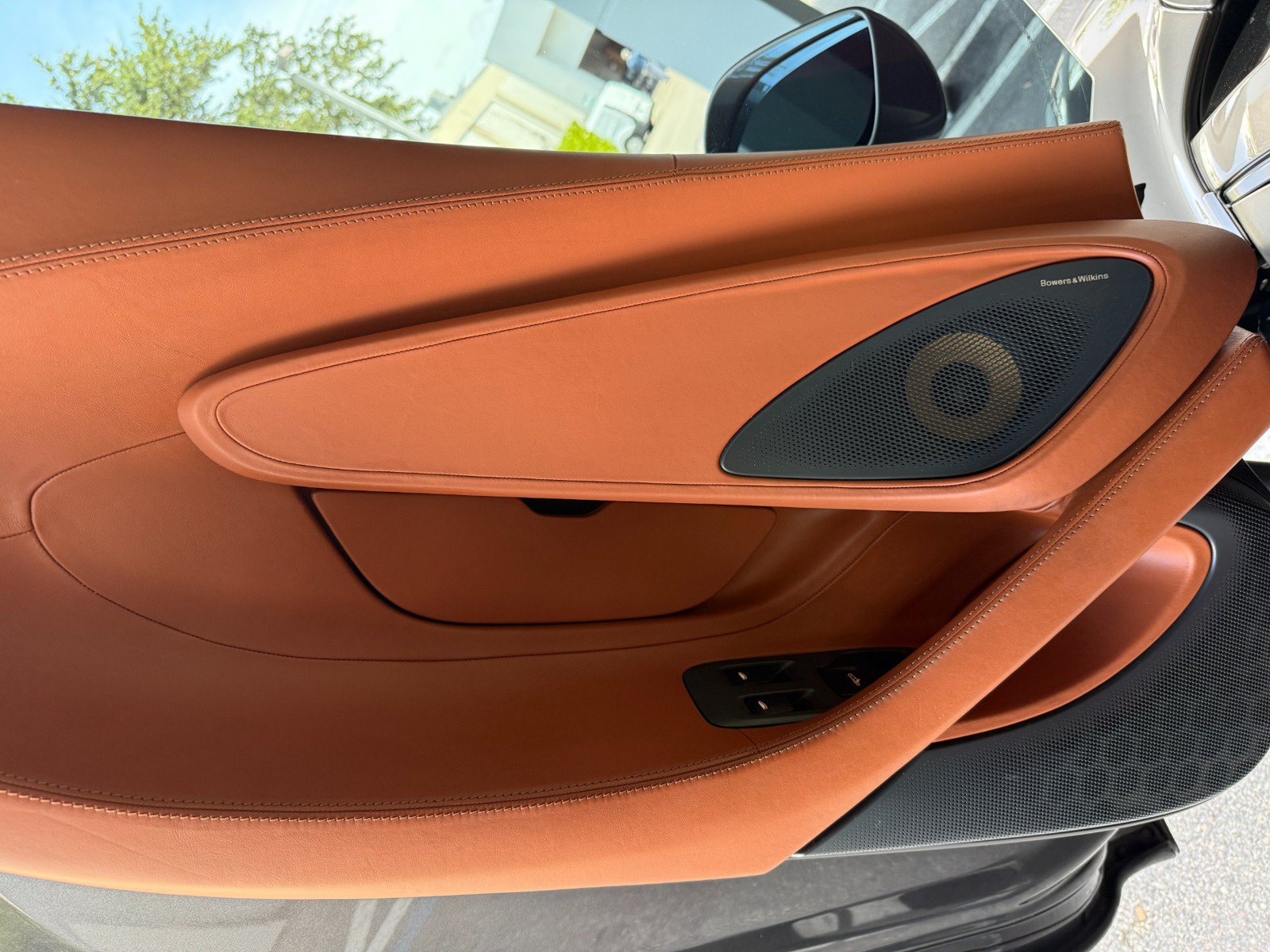 Used 2017 McLaren 570GT RWD image 28