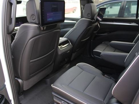 Used 2025 Cadillac Escalade ESV Sport w/ Touring Package AWD/4WD image 28