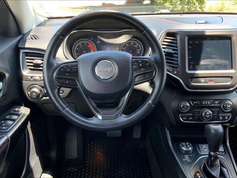 Used 2020 Jeep Cherokee Trailhawk w/ Comfort/Convenience Group AWD/4WD image 5