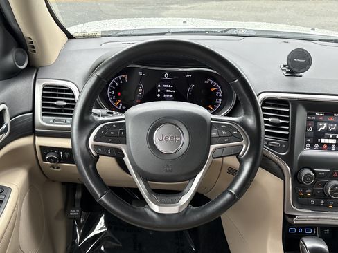 Certified 2021 Jeep Grand Cherokee Laredo AWD/4WD image 21