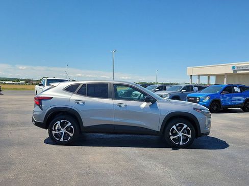 Used 2024 Chevrolet Trax RS w/ Driver Confidence Package FWD image 6