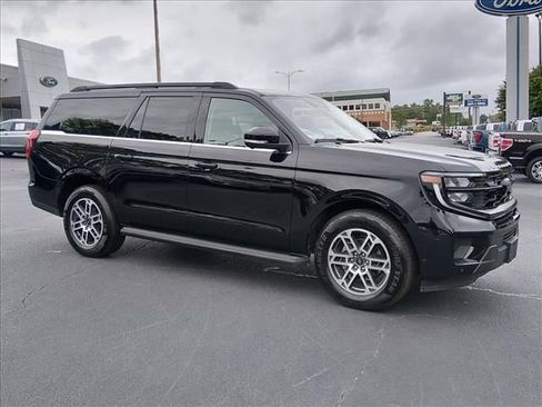 Used 2025 Ford Expedition Max Active RWD image 2