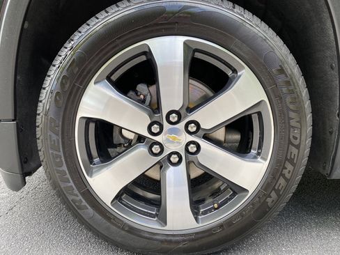 Used 2020 Chevrolet Traverse LT w/ LT Premium Package FWD image 13