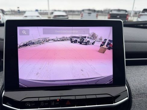 Used 2024 Jeep Compass Latitude image 18