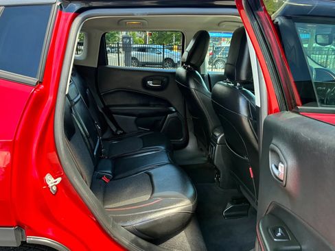 Used 2018 Jeep Compass Trailhawk w/ Navigation Group AWD/4WD image 16