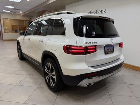 Used 2025 Mercedes-Benz GLB 250 image 3