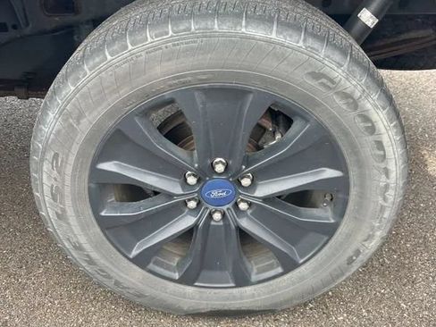 Used 2019 Ford F150 XLT w/ Equipment Group 302A Luxury AWD/4WD image 19
