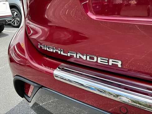 Used 2022 Toyota Highlander Limited image 9