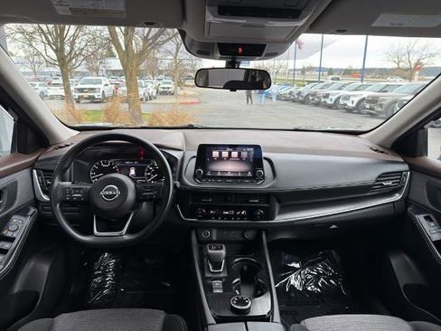 Used 2023 Nissan Rogue SV image 28