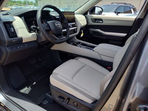New 2026 Nissan Pathfinder SL FWD image 2