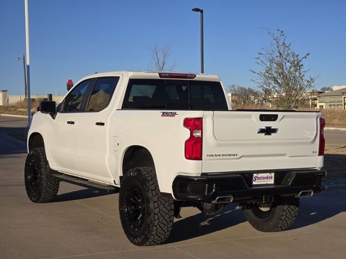 Used 2025 Chevrolet Silverado 1500 LT Trail Boss w/ Convenience Package II AWD/4WD image 5