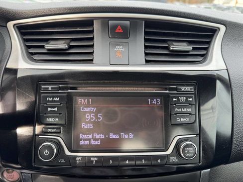 Used 2018 Nissan Sentra SR w/ SR Midnight Edition Package image 17