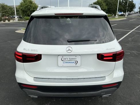Used 2026 Mercedes-Benz GLB 250 4MATIC image 5