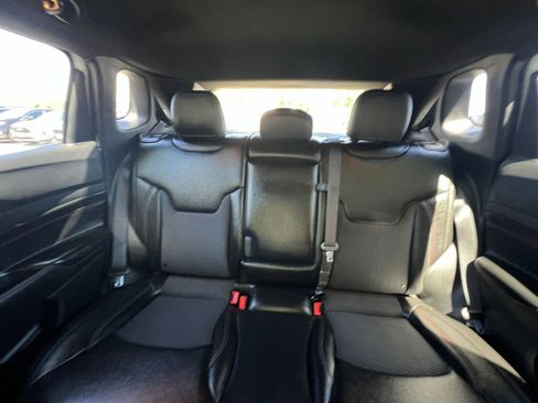 Used 2025 Jeep Compass Trailhawk AWD/4WD image 37