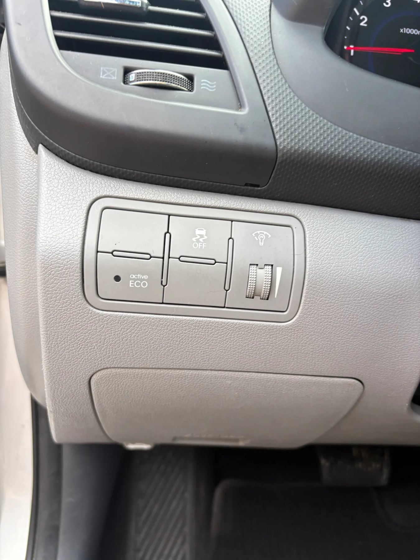 Used 2014 Hyundai Accent GLS w/ Option Group 2 FWD image 12