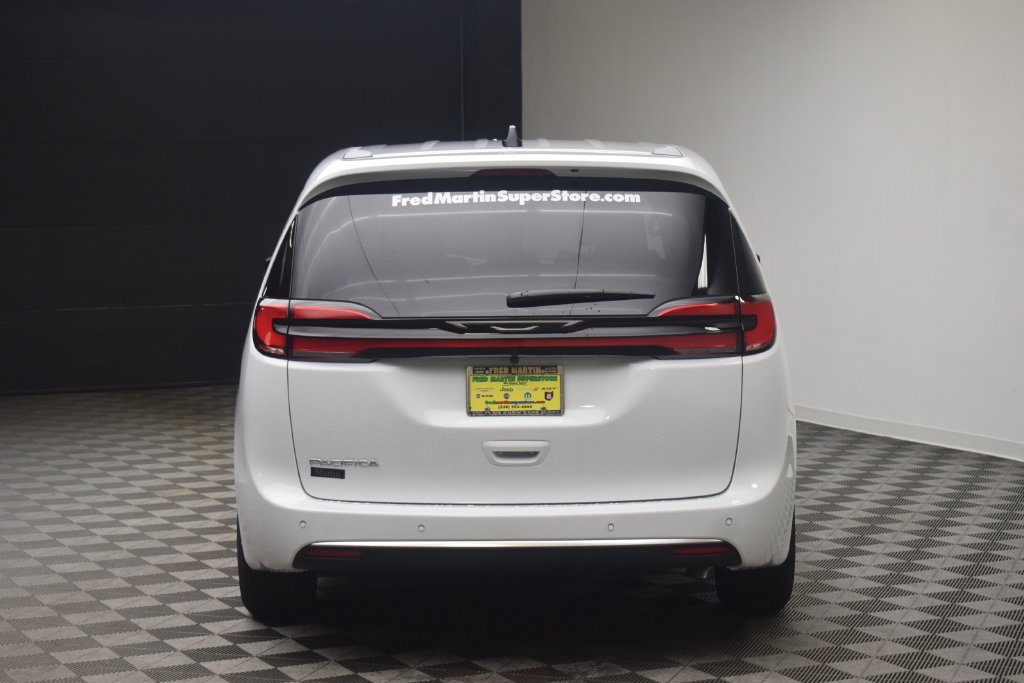 New 2027 Chrysler Pacifica Select FWD image 12