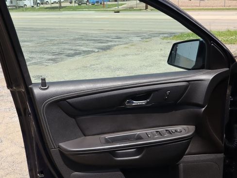 Used 2016 Chevrolet Traverse LT w/ Style and Technology Package image 31