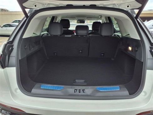 New 2025 Lincoln Nautilus Premier image 16