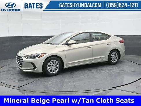 Used 2017 Hyundai Elantra SE w/ Cargo Package image 7