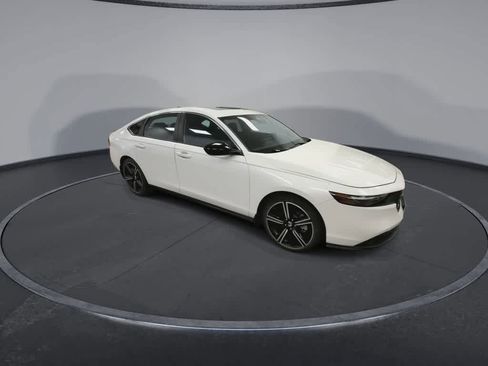 Used 2023 Honda Accord Sport image 2