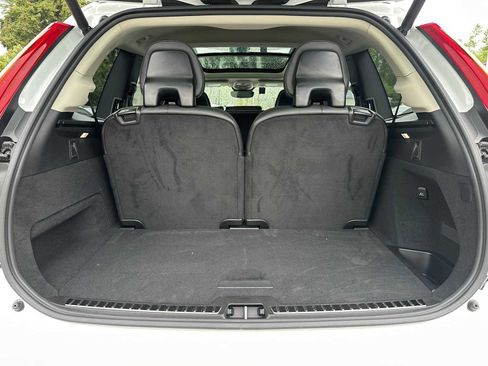 Used 2025 Volvo XC90 B5 Core image 14