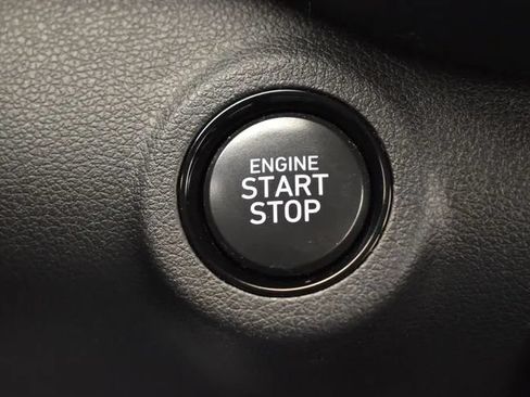 Used 2025 Hyundai Venue Limited FWD image 29
