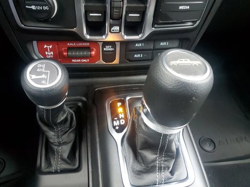 Used 2026 Jeep Gladiator Sport AWD/4WD image 23