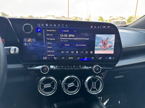 Used 2024 Chevrolet Blazer EV LT AWD/4WD image 17