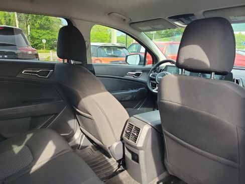 Used 2025 Kia Sportage LX FWD image 31