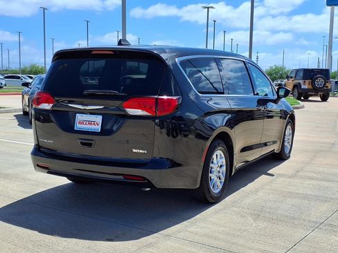 Used 2023 Chrysler Voyager LX FWD image 7