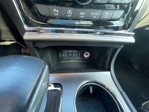 Used 2019 Jeep Grand Cherokee Limited image 16