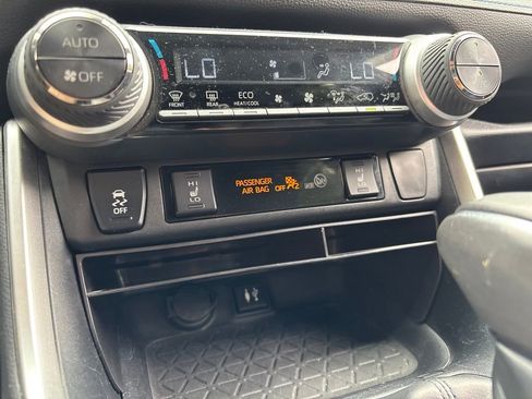 Used 2019 Toyota RAV4 XSE w/ XSE Weather Package AWD/4WD image 21