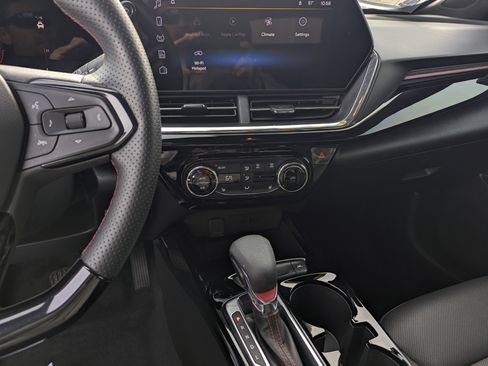 Used 2025 Chevrolet Trax RS image 10