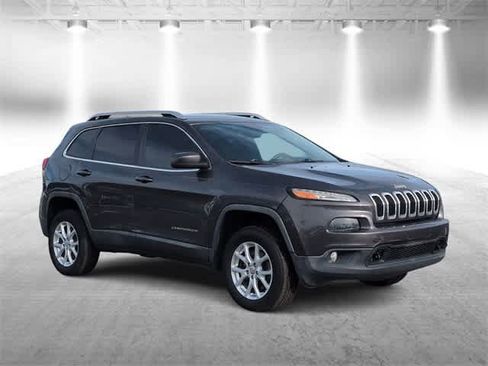 Used 2015 Jeep Cherokee Latitude w/ Comfort/Convenience Group image 2