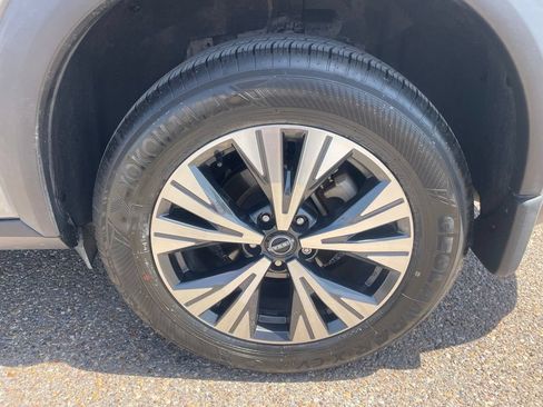Certified 2022 Nissan Rogue SV FWD image 17
