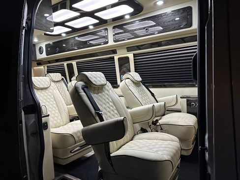 Used 2024 Mercedes-Benz Sprinter 3500 image 2