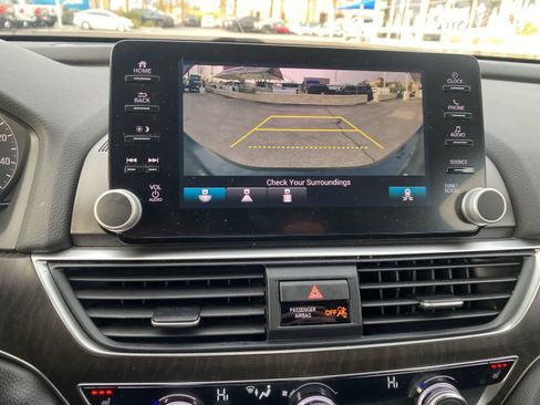 Used 2018 Honda Accord EX image 17