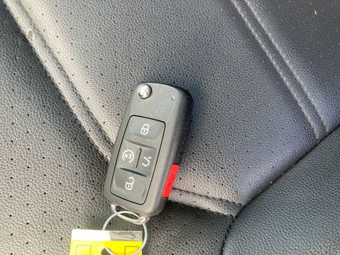 Used 2022 Volkswagen Passat 2.0T SE image 33