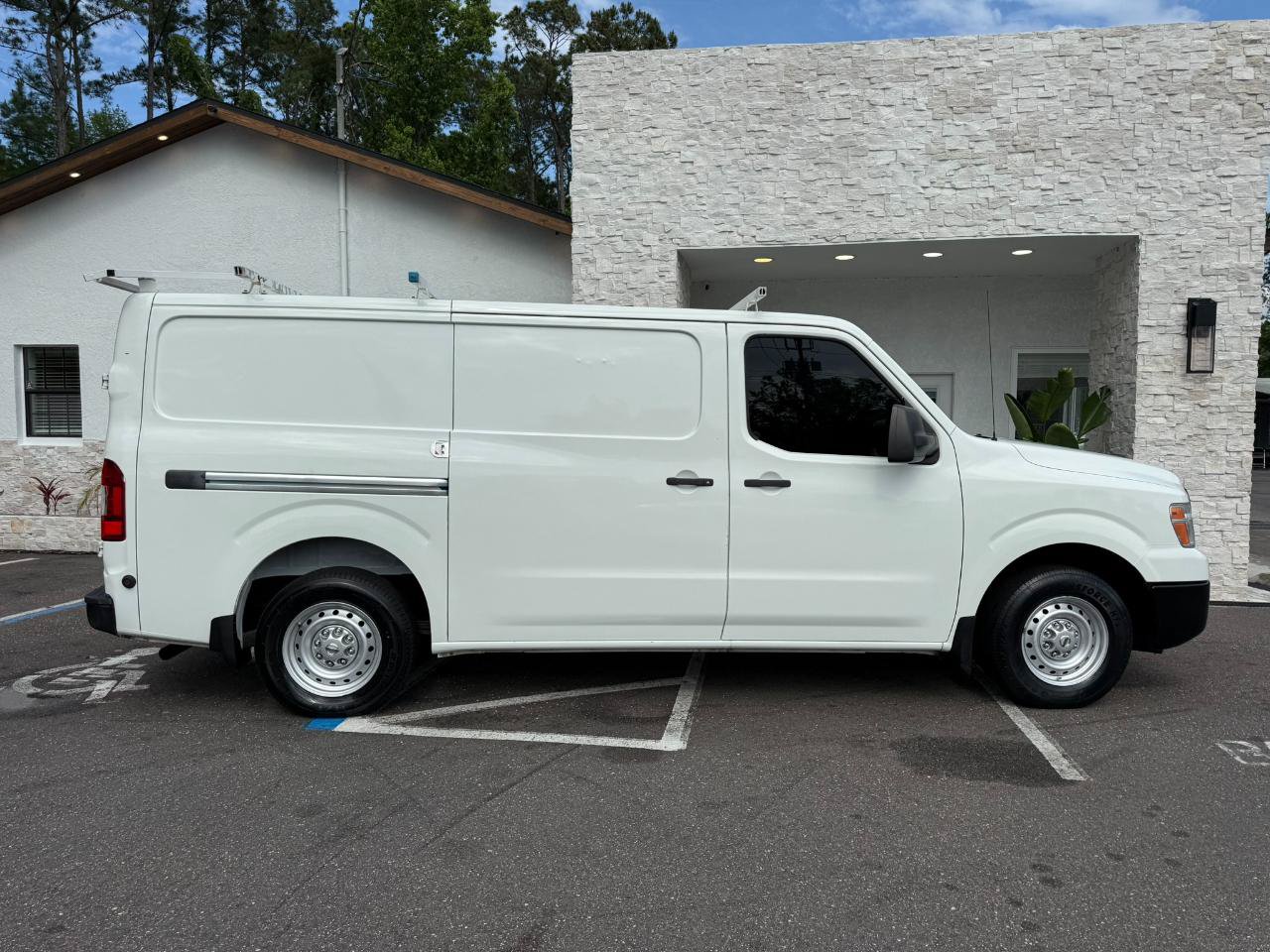 Used 2015 Nissan NV 2500 S w/ Power Package RWD image 16