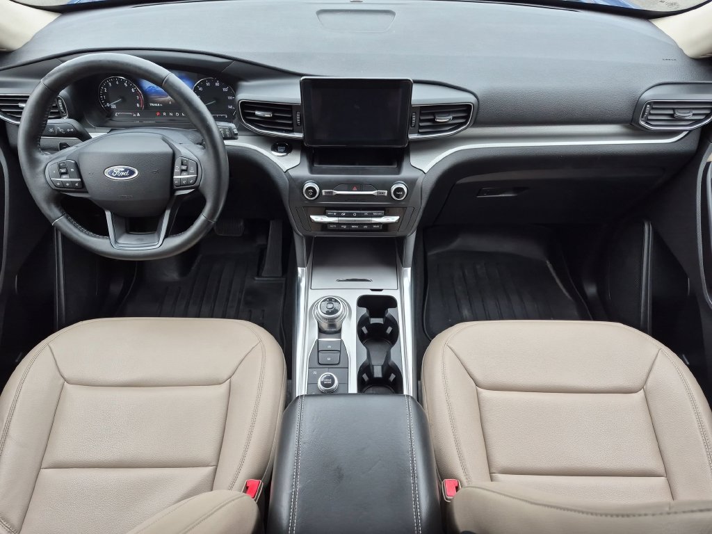 Used 2020 Ford Explorer XLT w/ Equipment Group 202A AWD/4WD image 15
