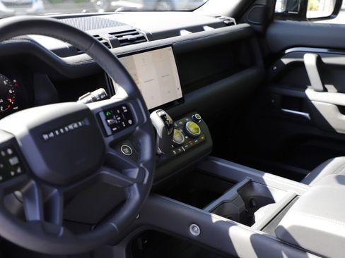 Certified 2025 Land Rover Defender 110 S AWD/4WD image 22