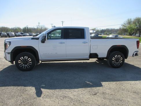 New 2026 GMC Sierra 3500 Denali Ultimate AWD/4WD image 10