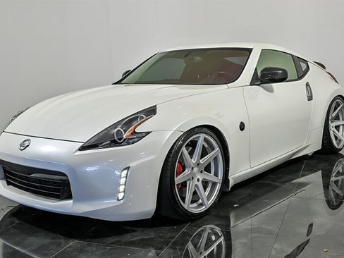 Used 2020 Nissan 370Z Coupe RWD image 5