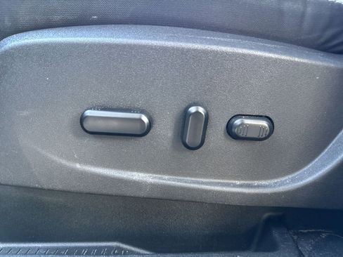 Used 2019 Ford Escape SE image 16