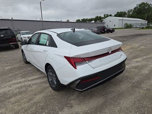New 2025 Hyundai Elantra Blue image 8